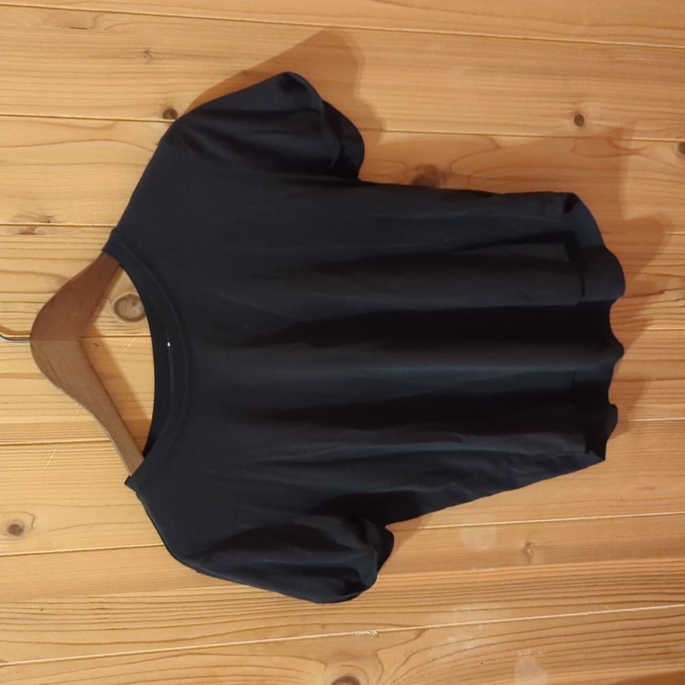OU Black Cap Sleeve Crop Top